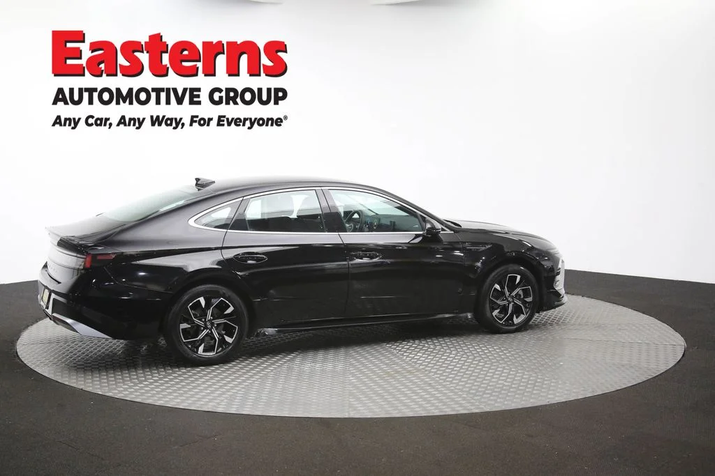 Used 2025 Black Hyundai SEL image 44