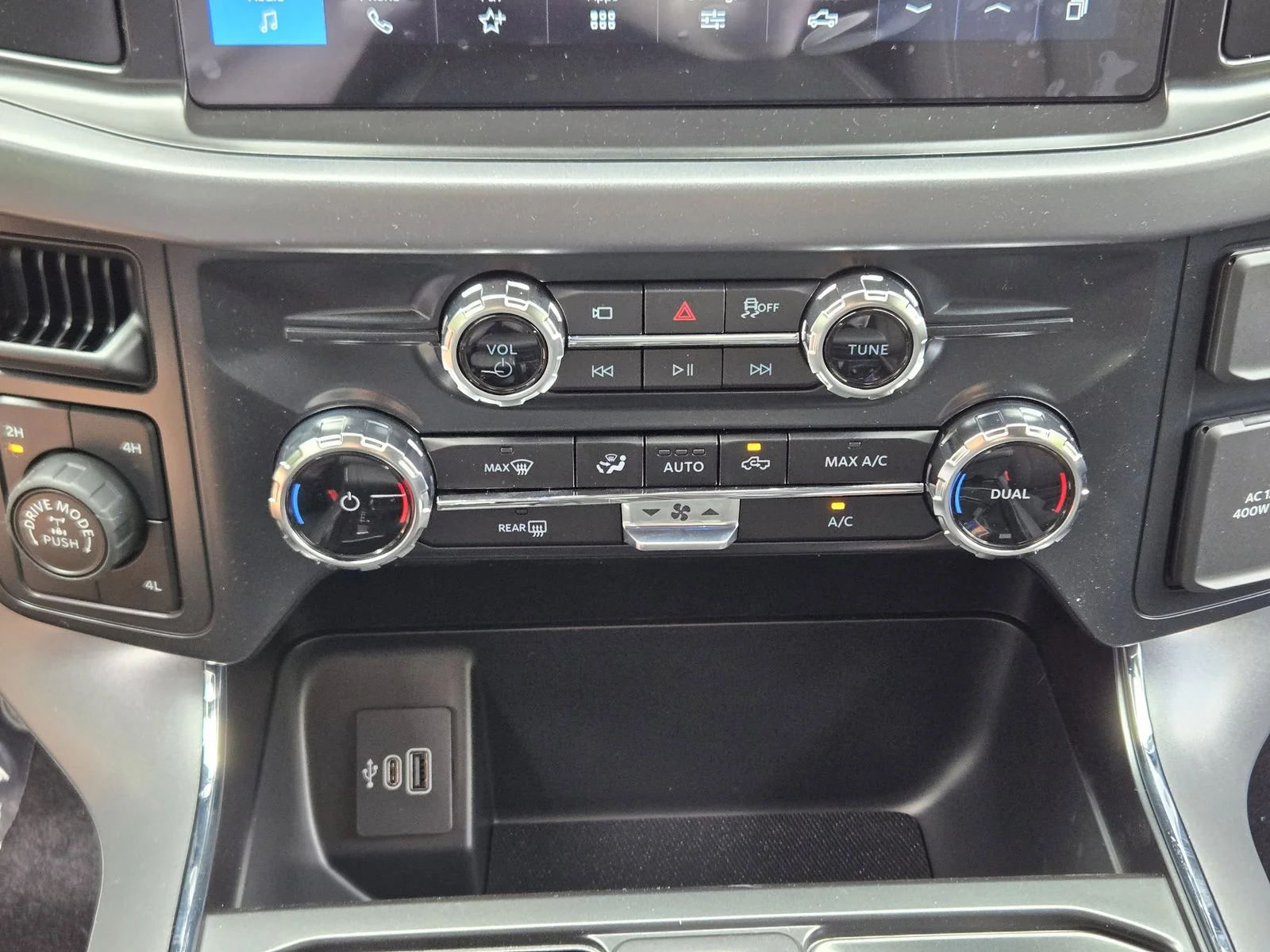 New 2026 Oxford White Ford XLT image 13
