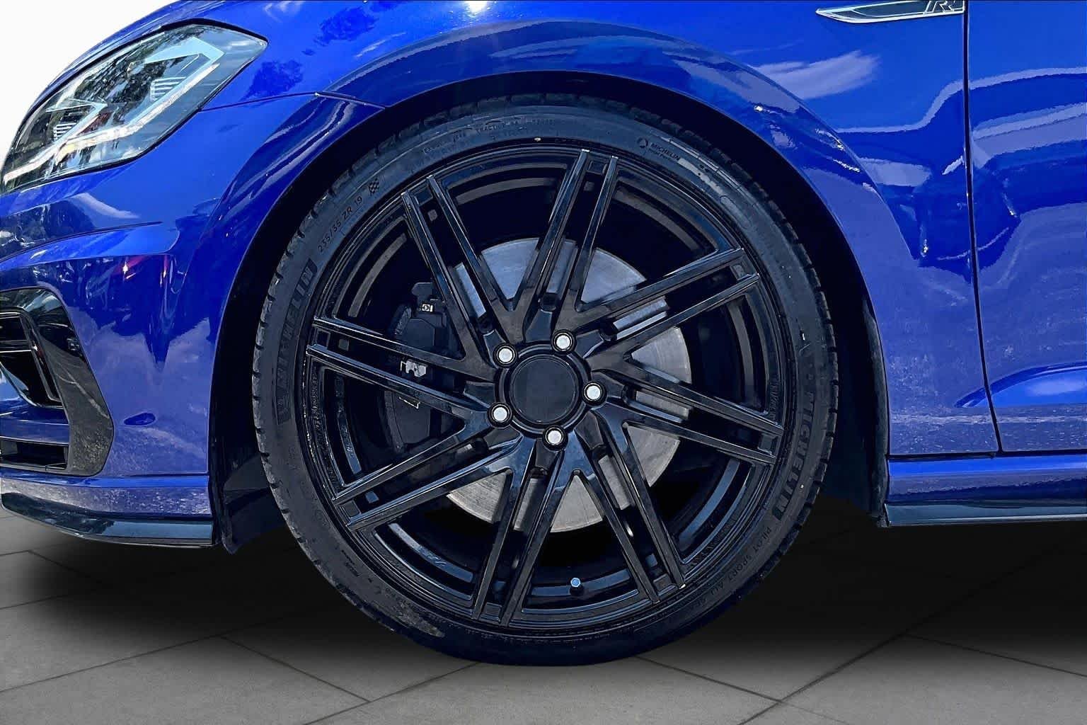 Used 2018 Lapiz Blue Metallic Volkswagen  image 11