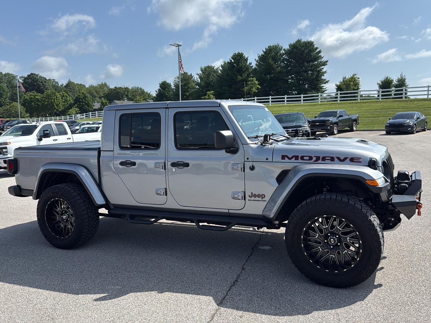Used 2021 Silver Jeep Mojave 4x4 image 4