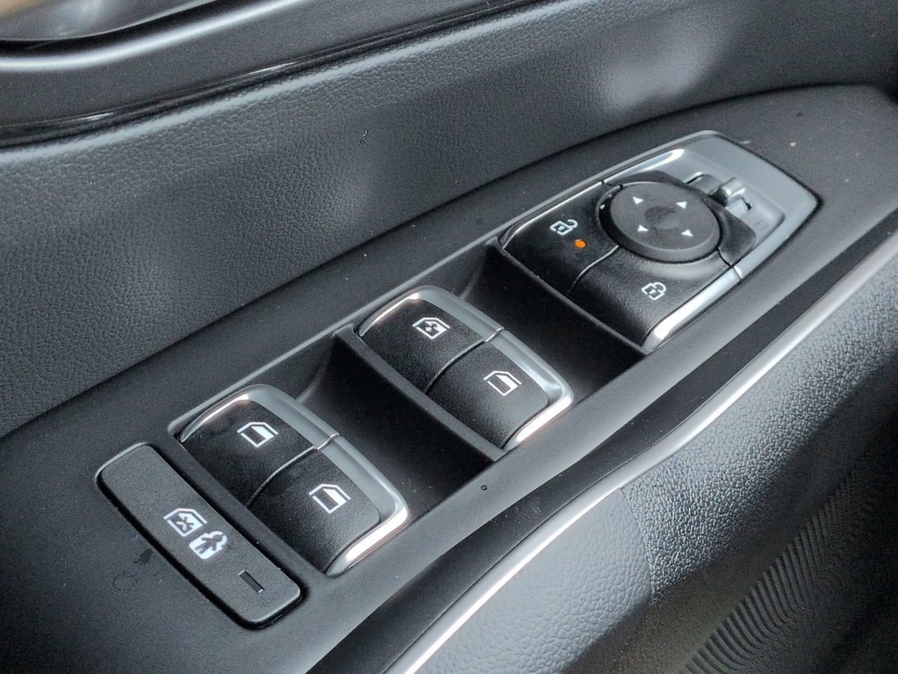New 2026 Ivory Silver Kia LX image 15