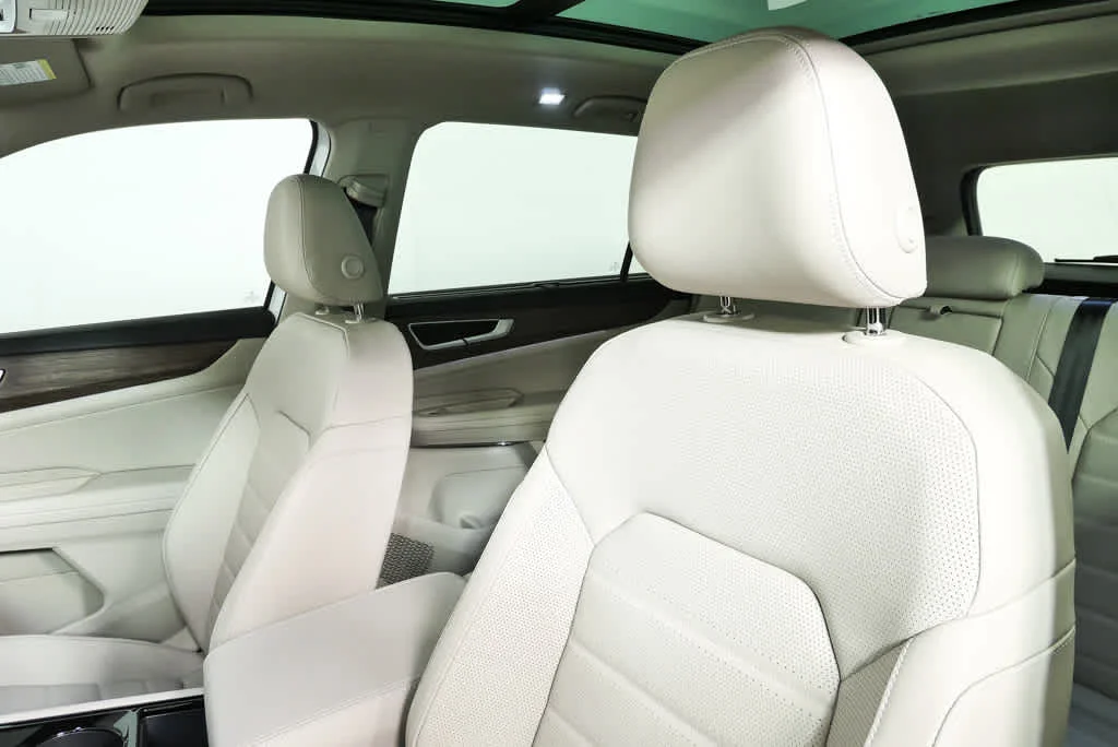 New 2026 Opal White Pearl Volkswagen 2.0T SEL image 5