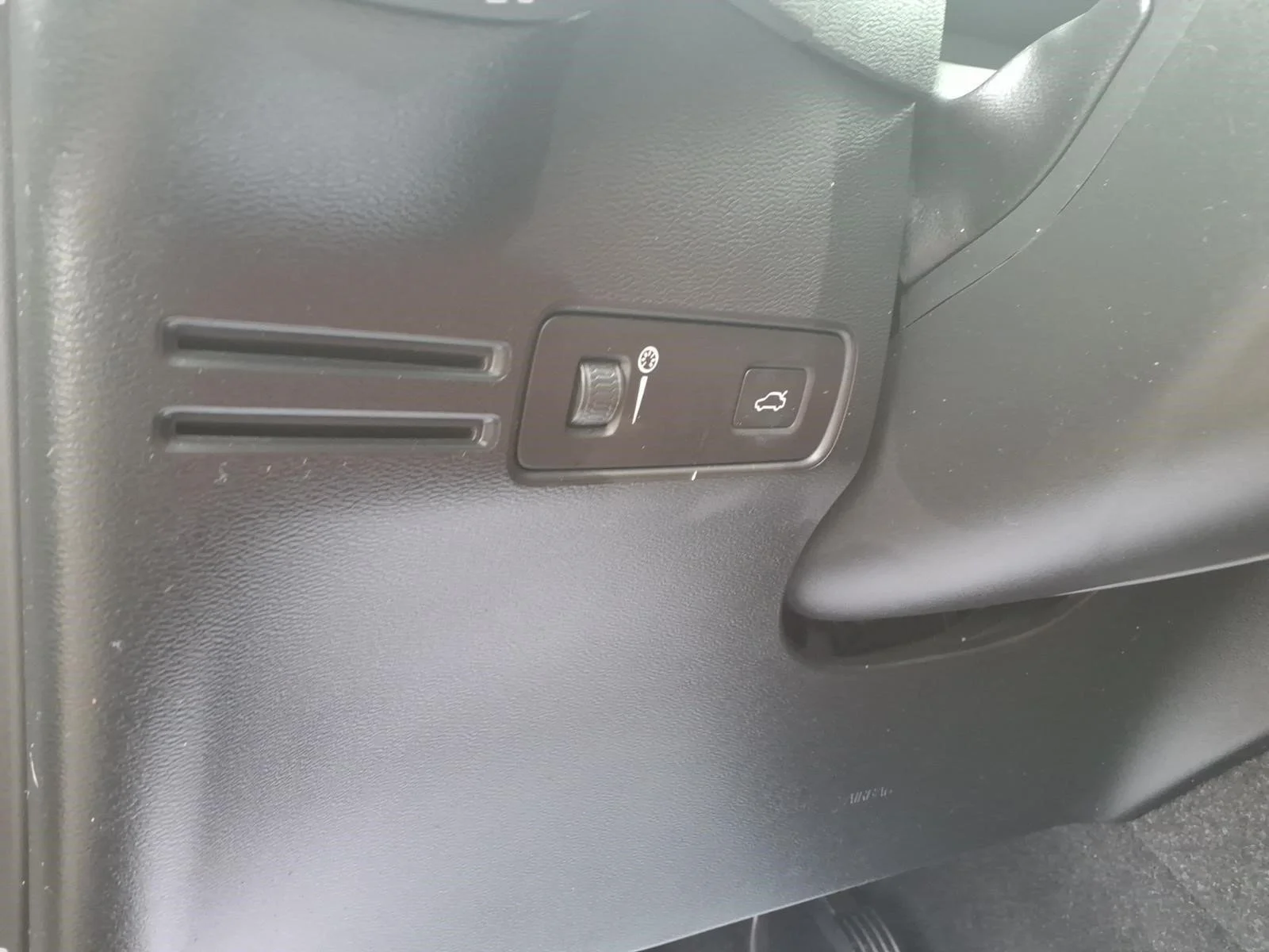 Used 2021 Onyx Black Metallic Volvo T5 Inscription image 19