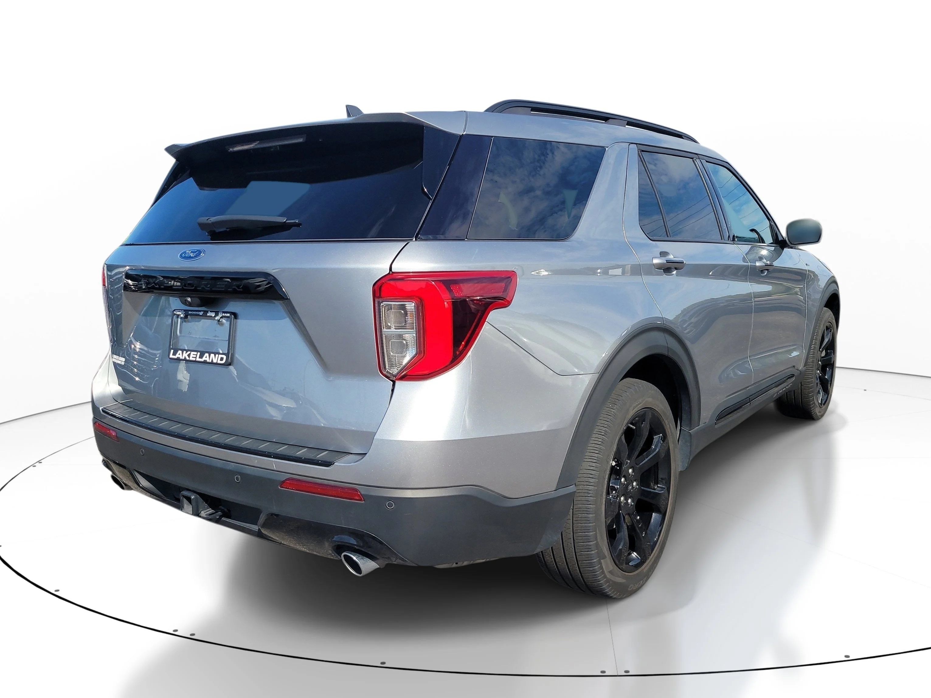 Used 2024 Iconic Silver Metallic Ford ST-Line image 4