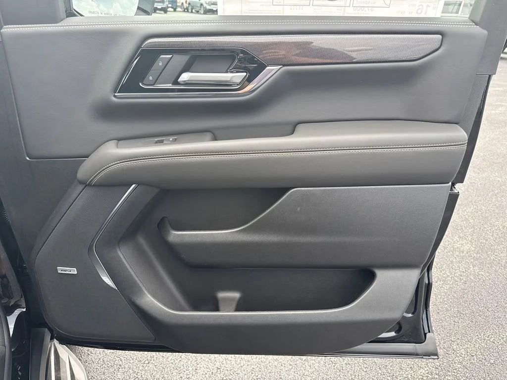 New 2026 Onyx Black GMC Elevation image 39