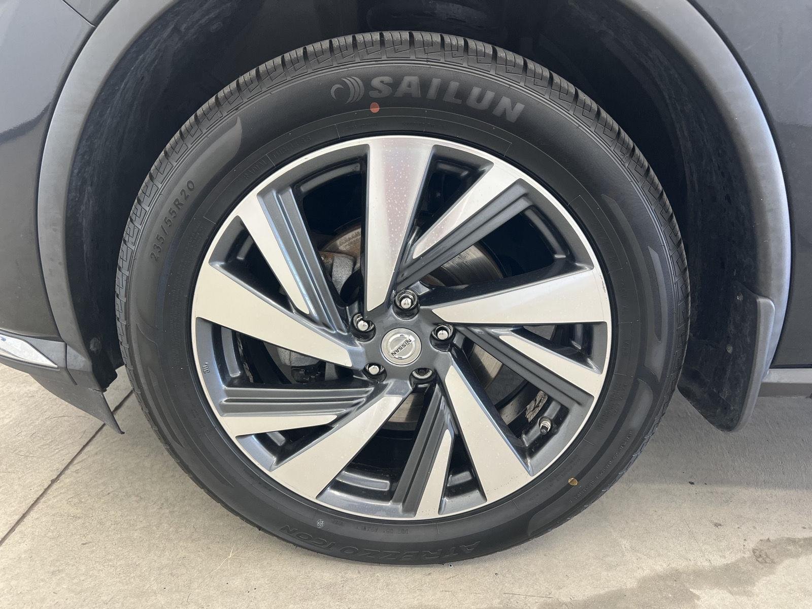 Used 2015 Magnetic Black Metallic Nissan Platinum image 7