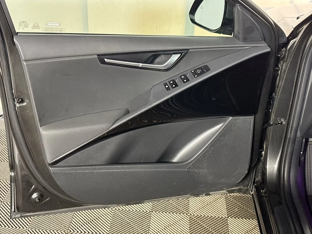 Used 2024 Gray Kia Wind image 10