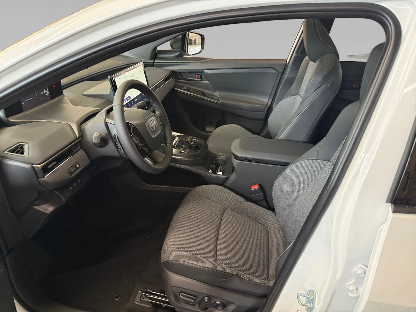 2026 Toyota bZ XLE - Photo 11