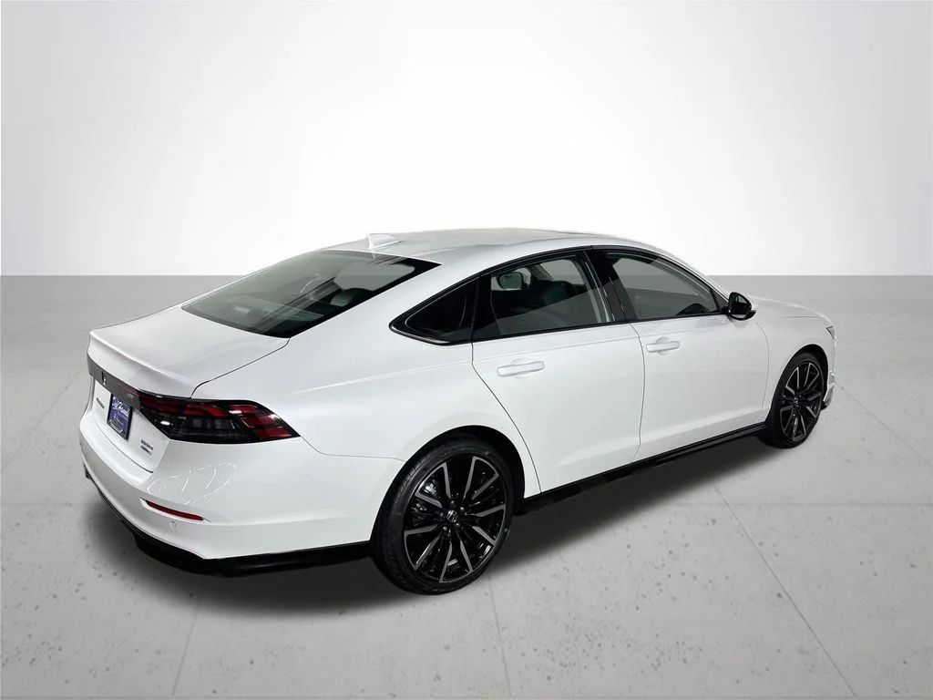 New 2026 Platinum White Pearl Honda Touring image 6
