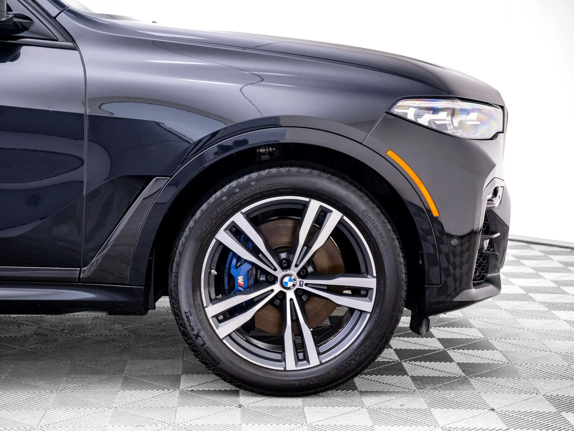 Used 2021 Black BMW xDrive40i image 35