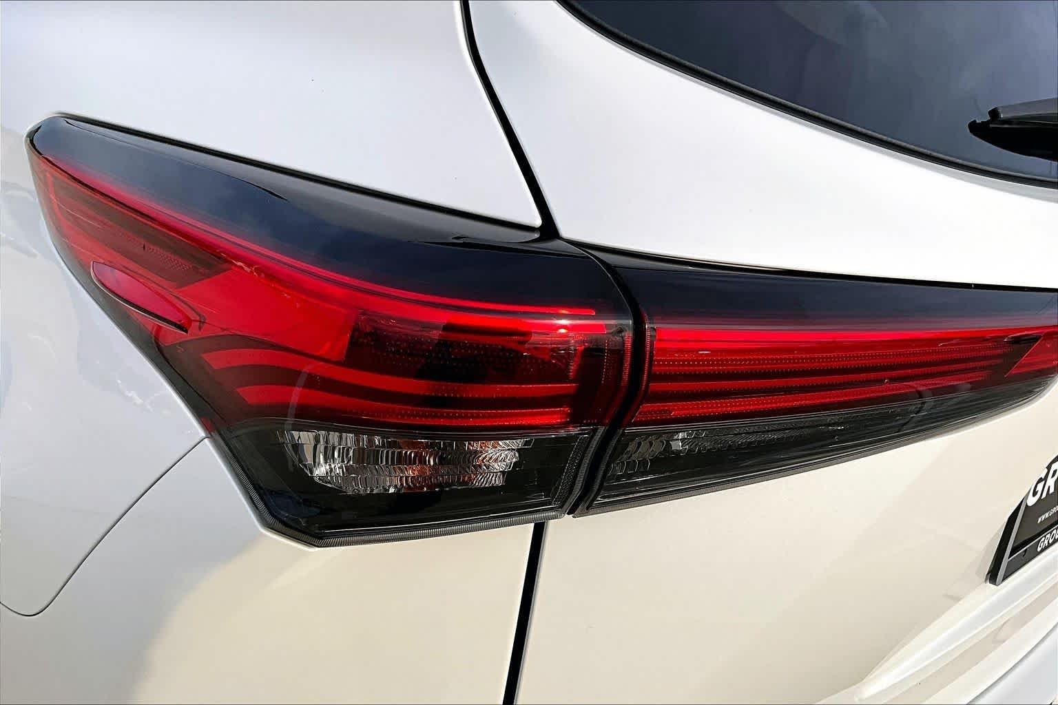 Used 2020 Blizzard Pearl Toyota Hybrid XLE image 29