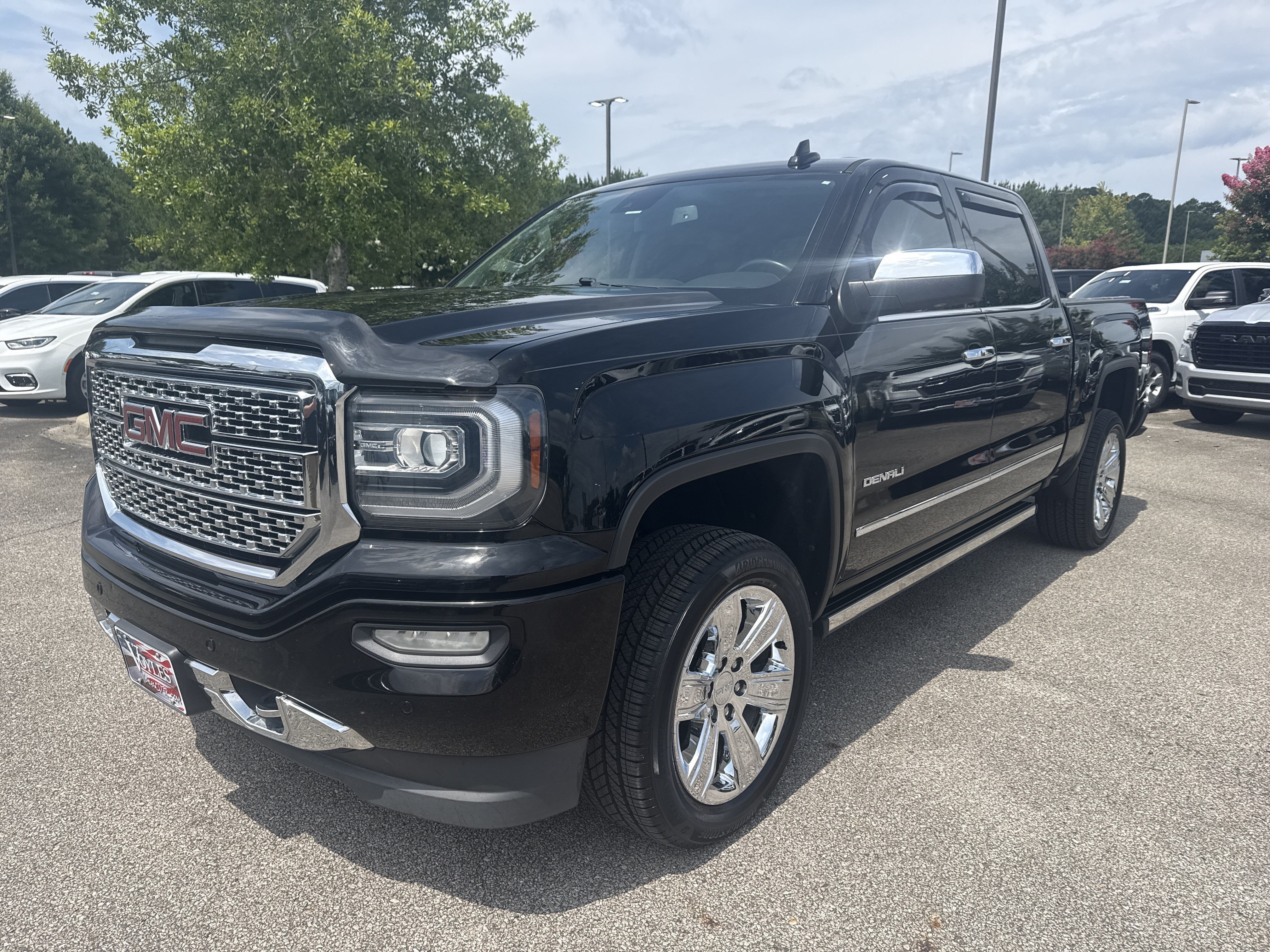 Used 2018 Onyx Black GMC Denali image 3