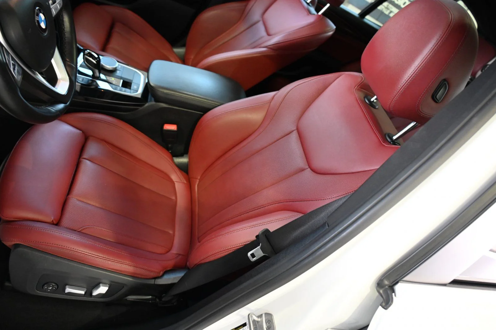Used 2023 Alpine White BMW sDrive30i image 13