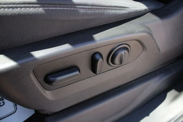 Used 2020 White GMC Elevation image 3