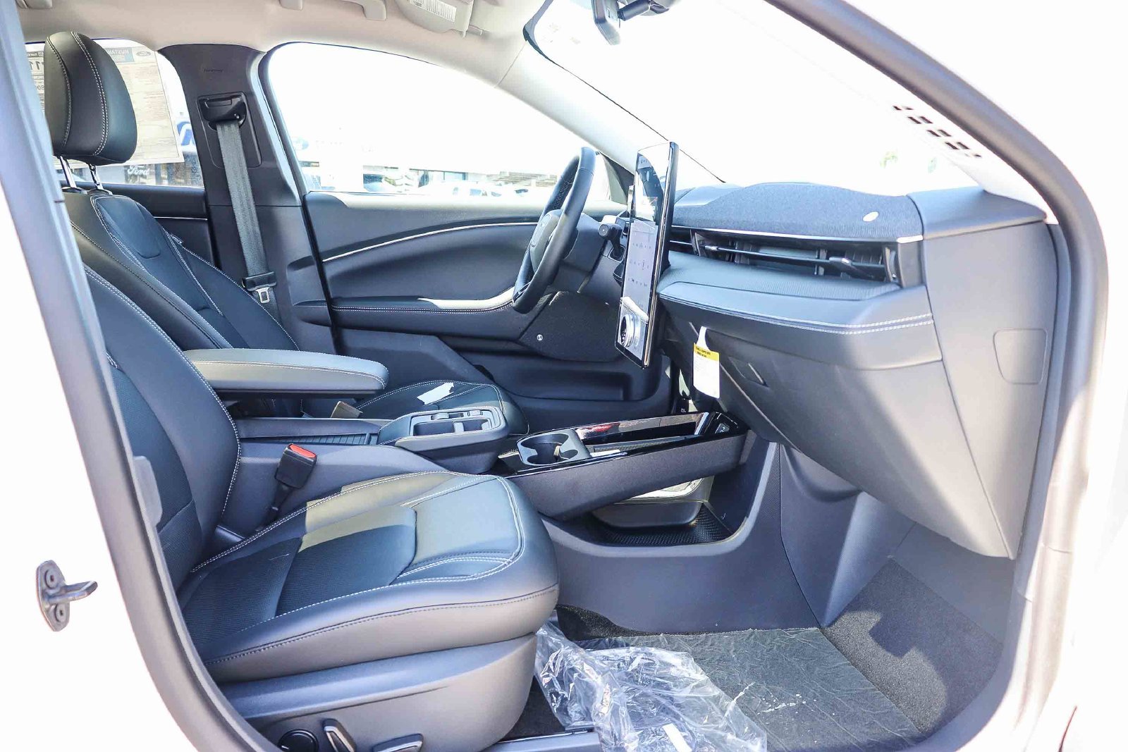 New 2026 Star White Metallic Tri-coat Ford Premium image 17