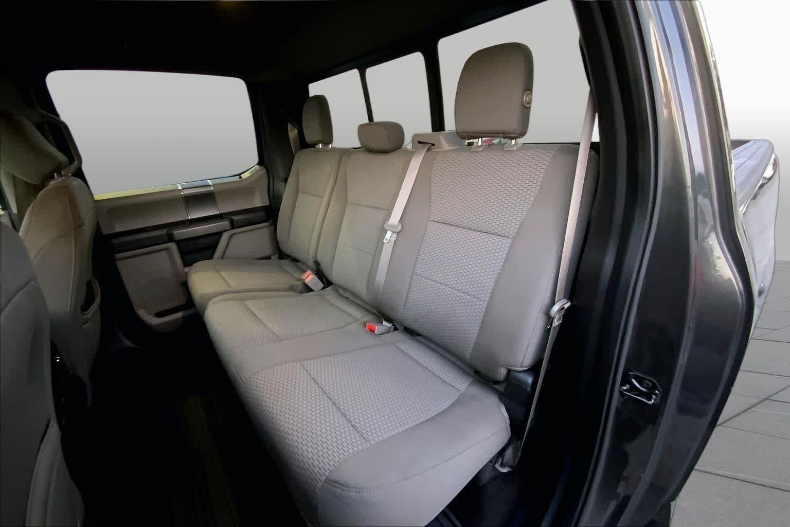 Used 2018 Magnetic Metallic Ford XLT image 18