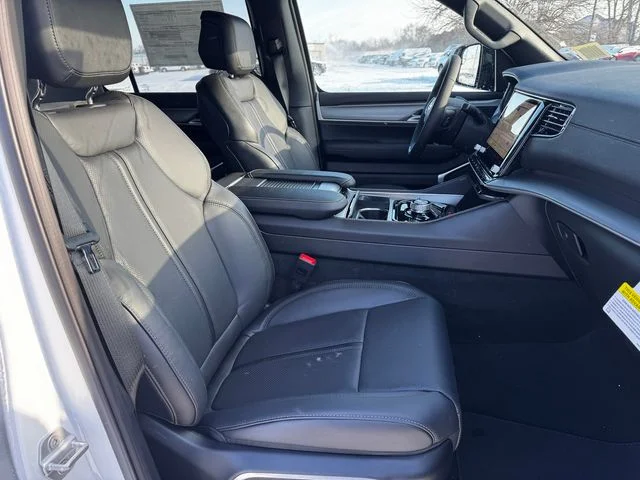 New 2026 Bright White Clear-Coat Exterior Paint Jeep Grand Wagoneer image 14