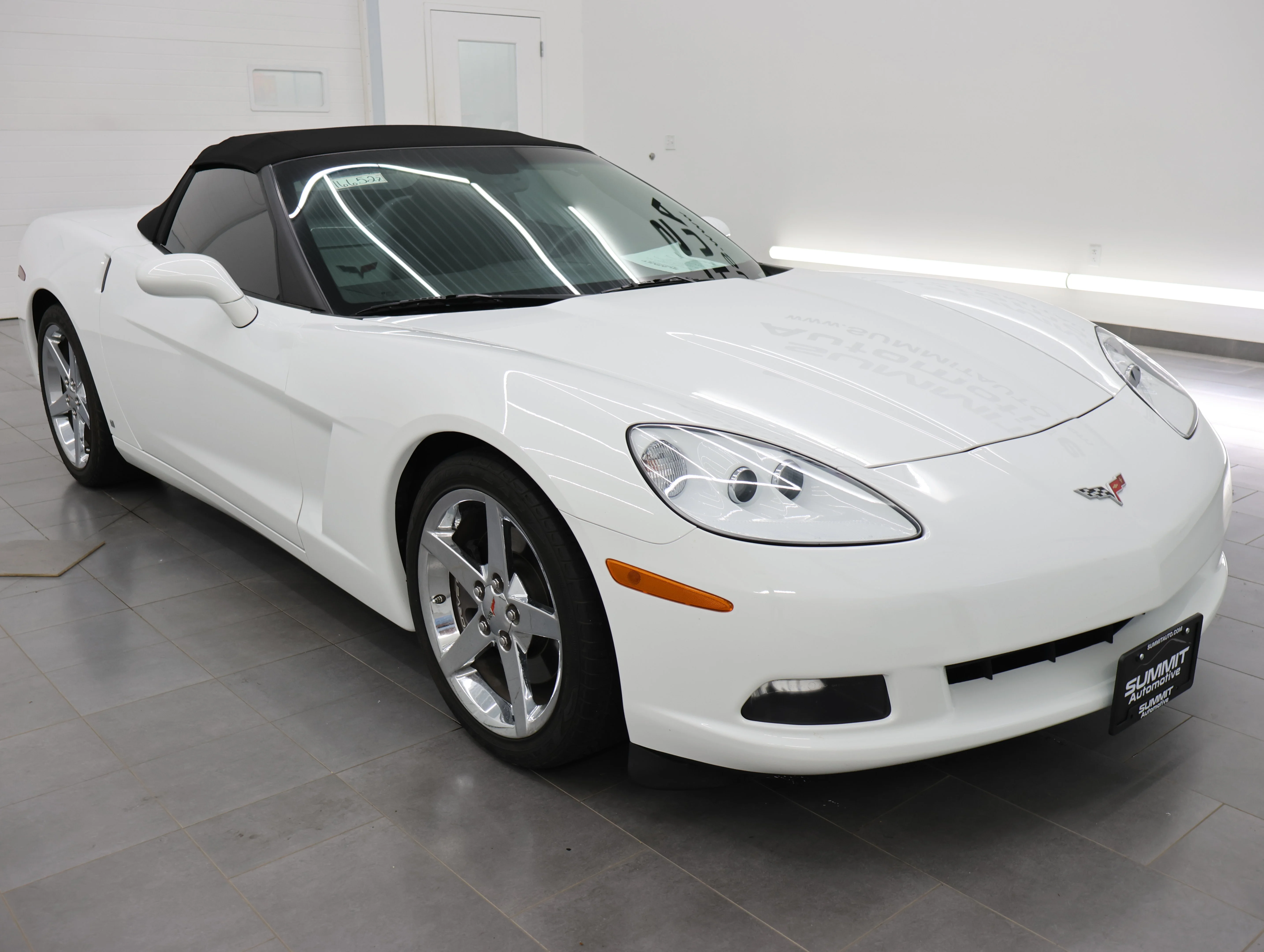 Used 2007 Arctic White Chevrolet Base image 2