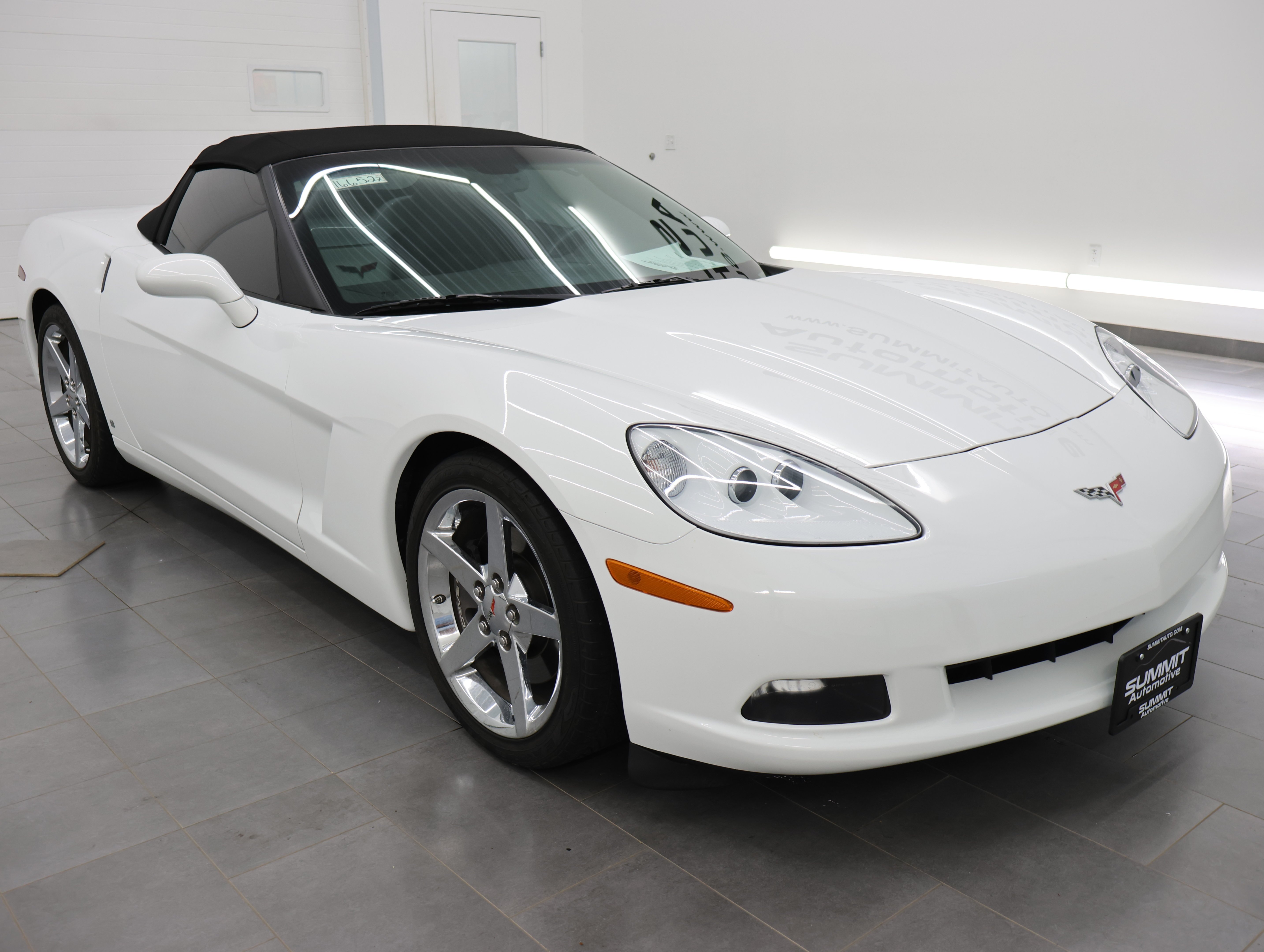 Used 2007 Arctic White Chevrolet  image 2