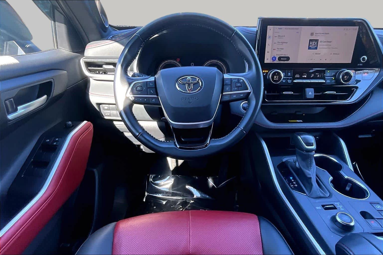 Used 2025 Magnetic Gray Metallic Toyota XSE image 6