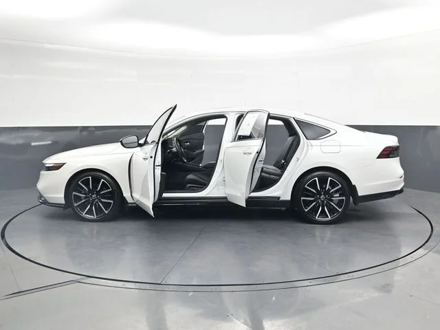 Used 2025  Honda Touring image 41