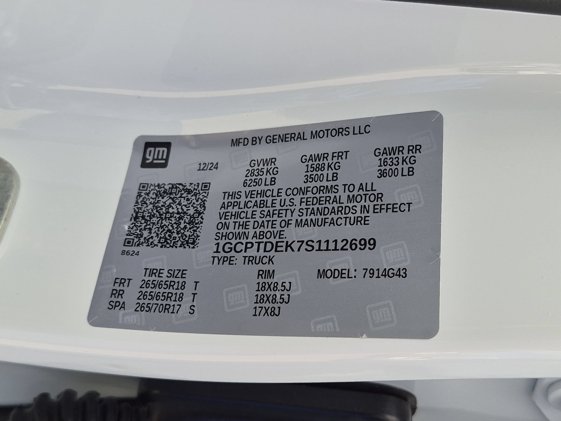 Used 2025 Summit White Chevrolet 4WD Z71 image 31