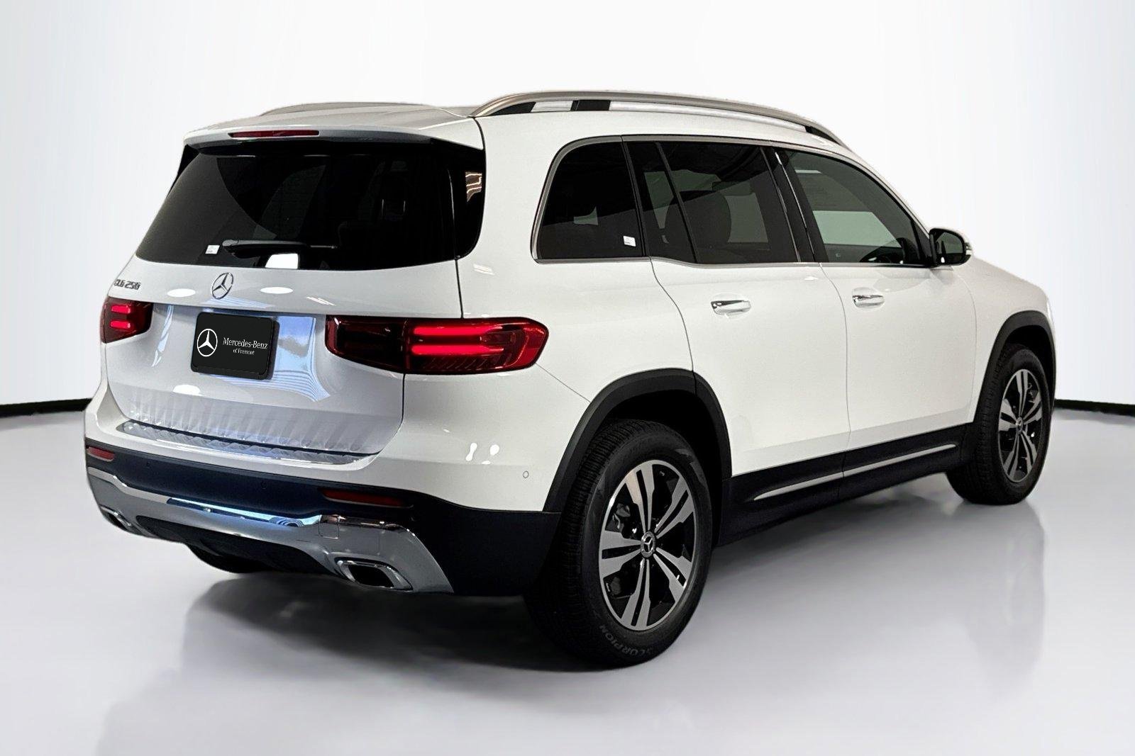New 2026 Night Black Mercedes-Benz GLB 250 image 5