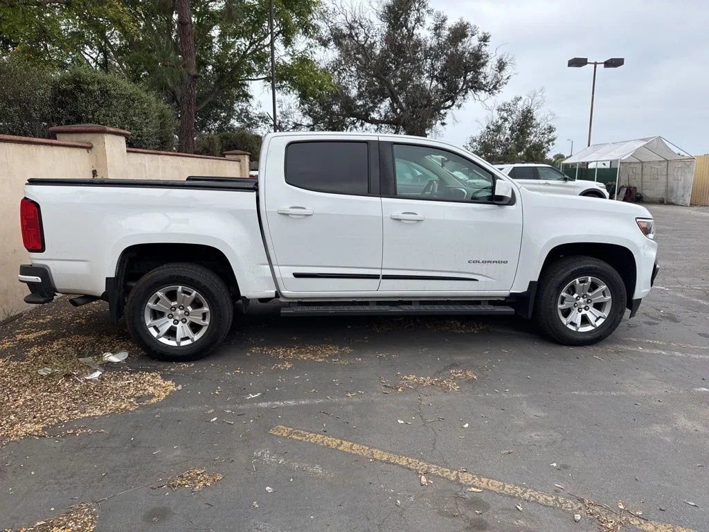 Used 2021 White Chevrolet LT image 3