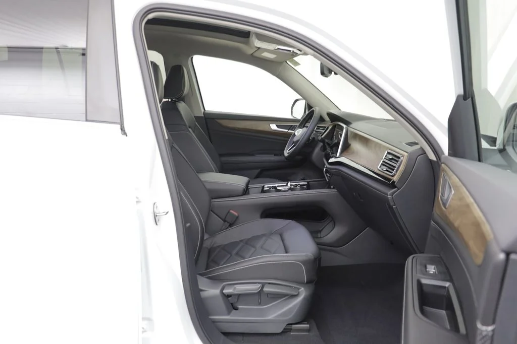 New 2026 Opal White Volkswagen 2.0T SE w/Technology image 19