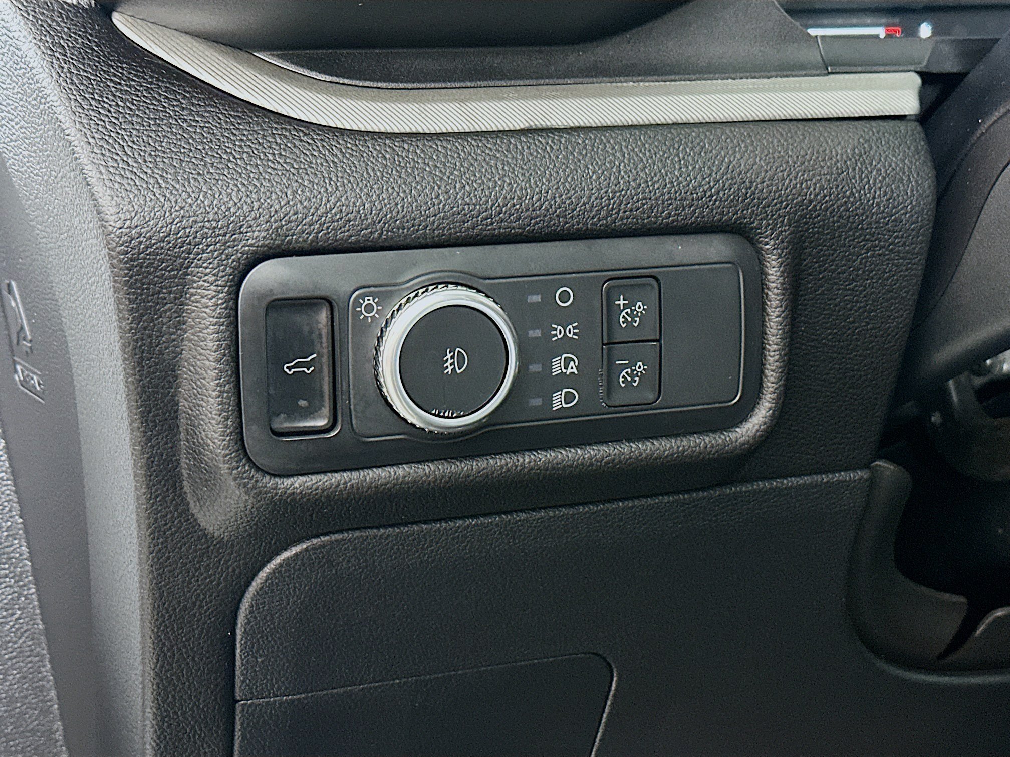 Used 2022 White Metallic Ford XLT image 11