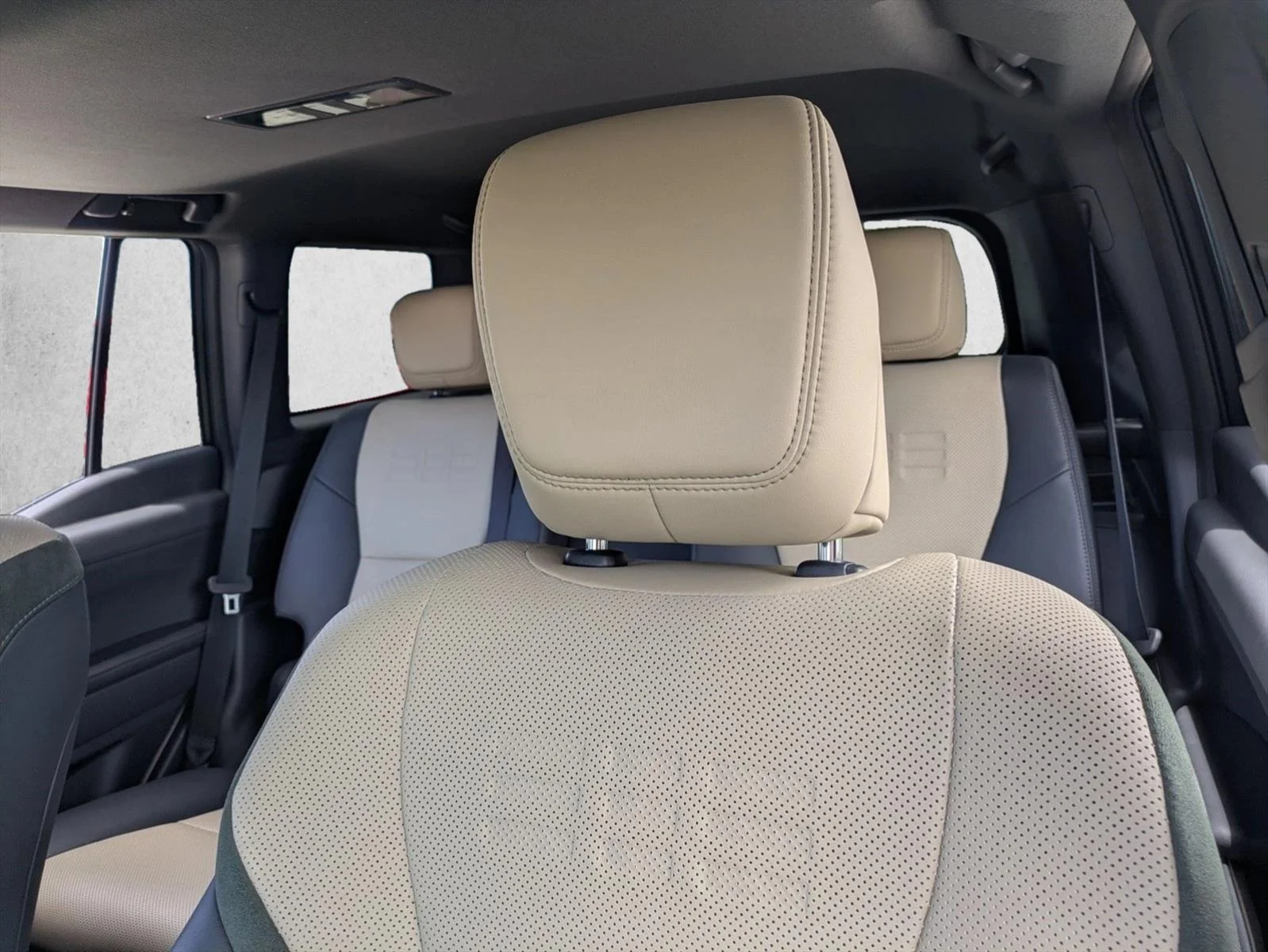 Used 2024 Atomic Silver Lexus GX 550 Overtrail image 13