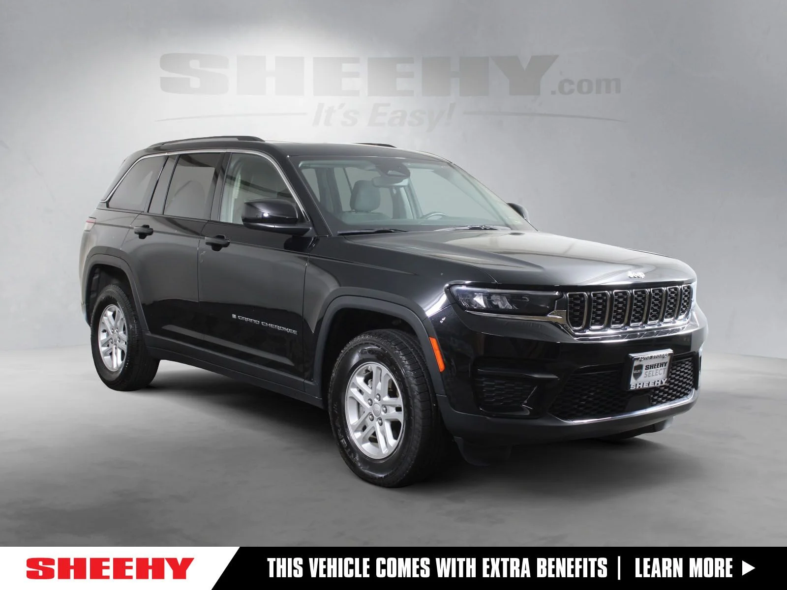 Used 2023 Black Jeep Laredo image 1