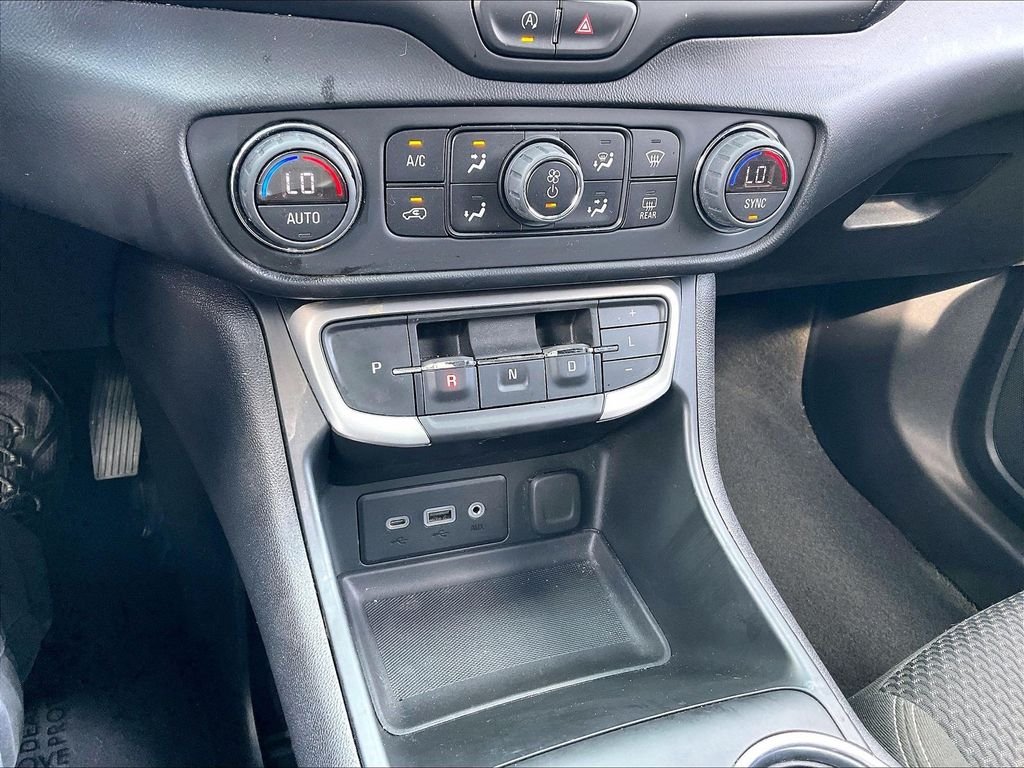 Used 2022 Quicksilver Metallic GMC SLE image 25