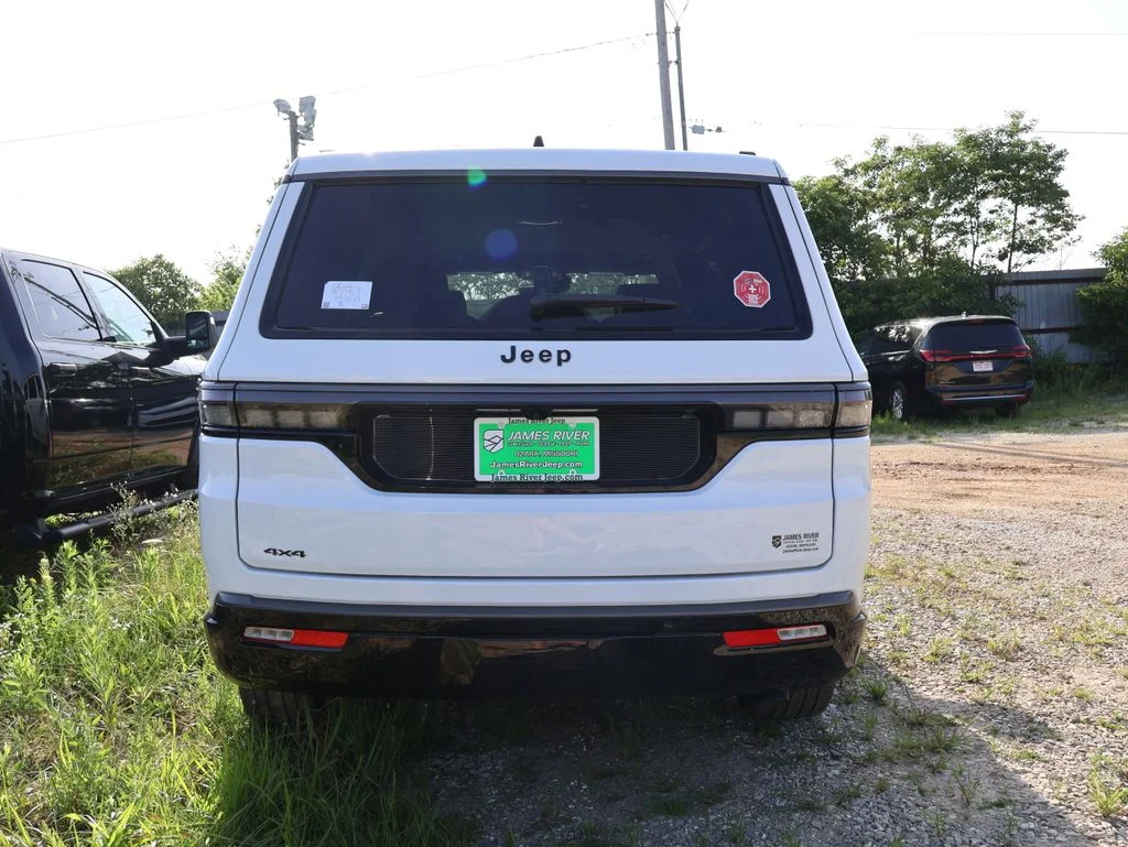 New 2026 Bright White Clear-Coat Exterior Paint Jeep Limited Reserve image 20