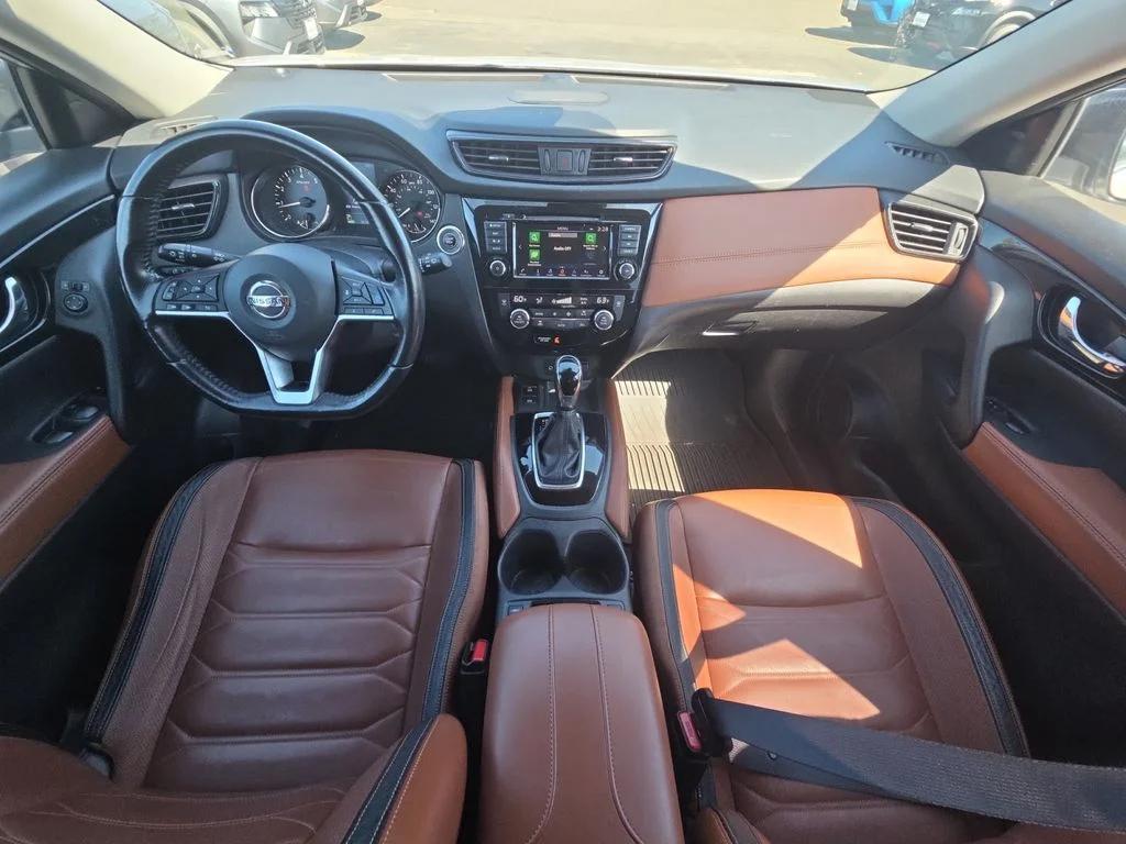 Used 2018 Silver Nissan SL image 21