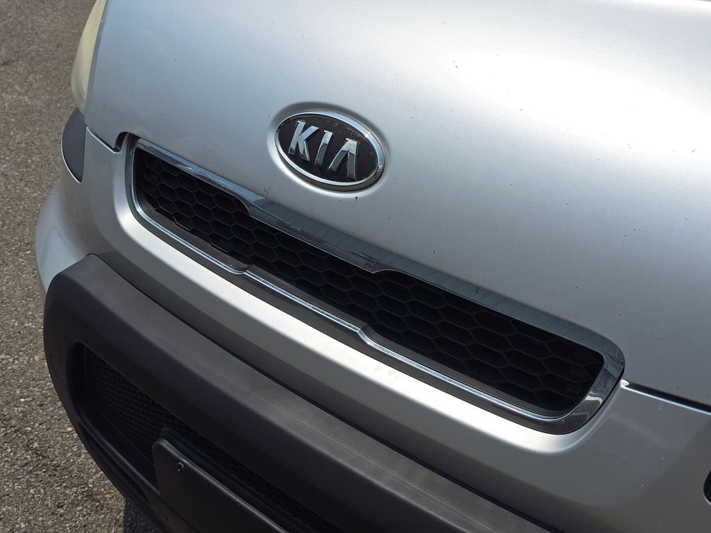Used 2010 Silver Kia Sport image 14