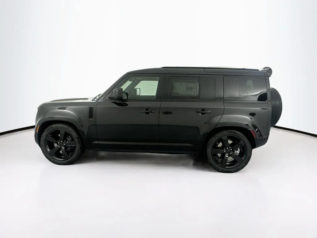 New 2026 Santorini Black Land Rover X-Dynamic SE image 8