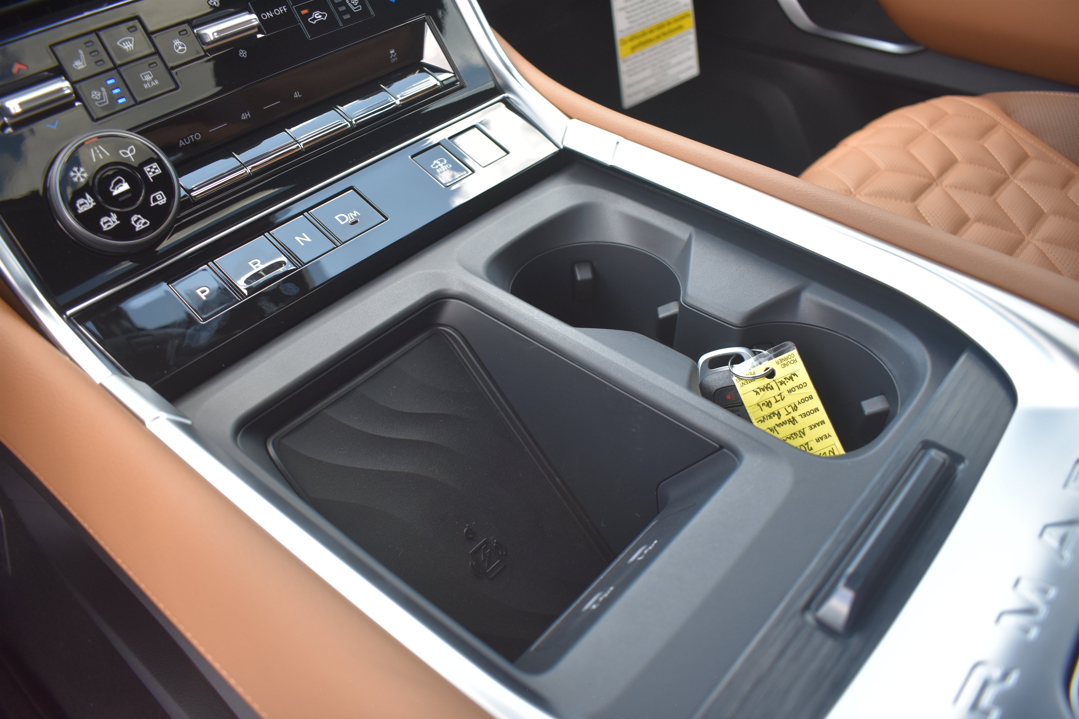 New 2026 Everest White TriCoat / Super Black Two-tone Nissan Platinum Reserve image 29