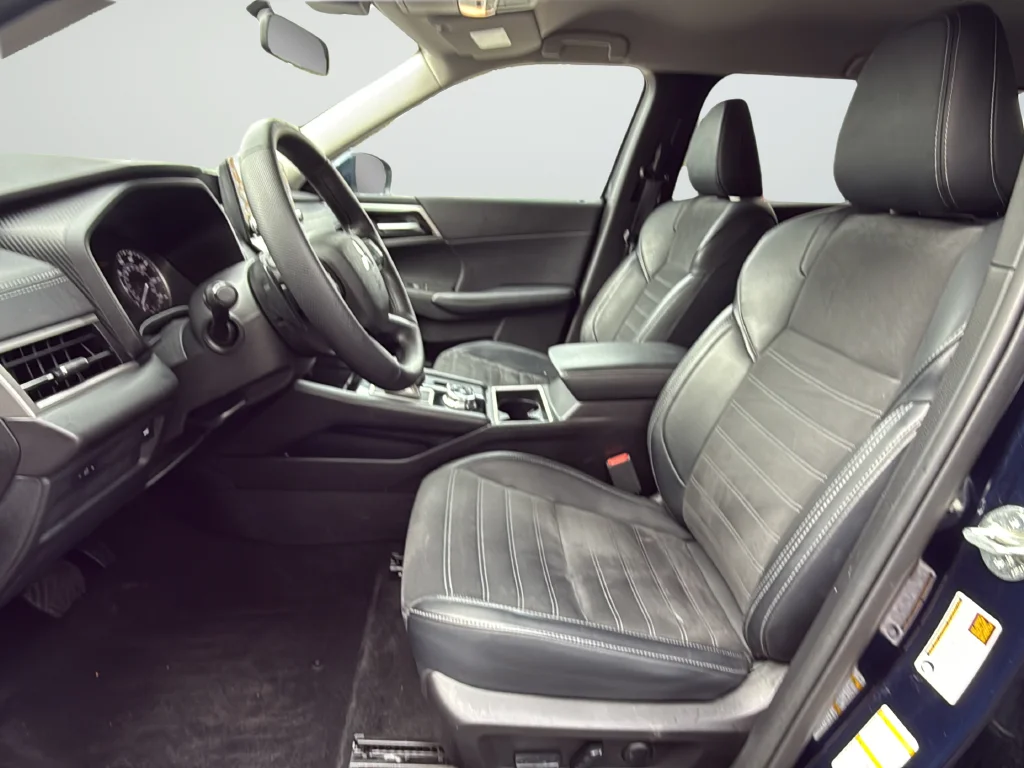 Used 2024 Blue Mitsubishi SE image 10