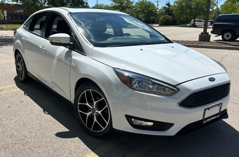 Used 2018 White Ford SEL image 1