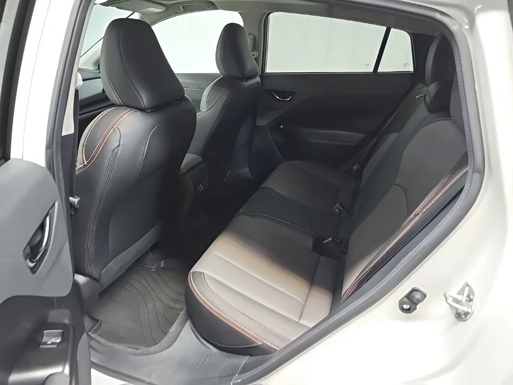 Used 2025 Crystal White Pearl Subaru Limited image 31