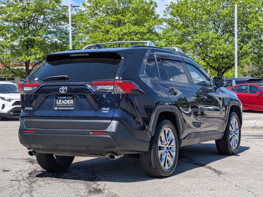 Used 2020 Blue Toyota XLE Premium image 7