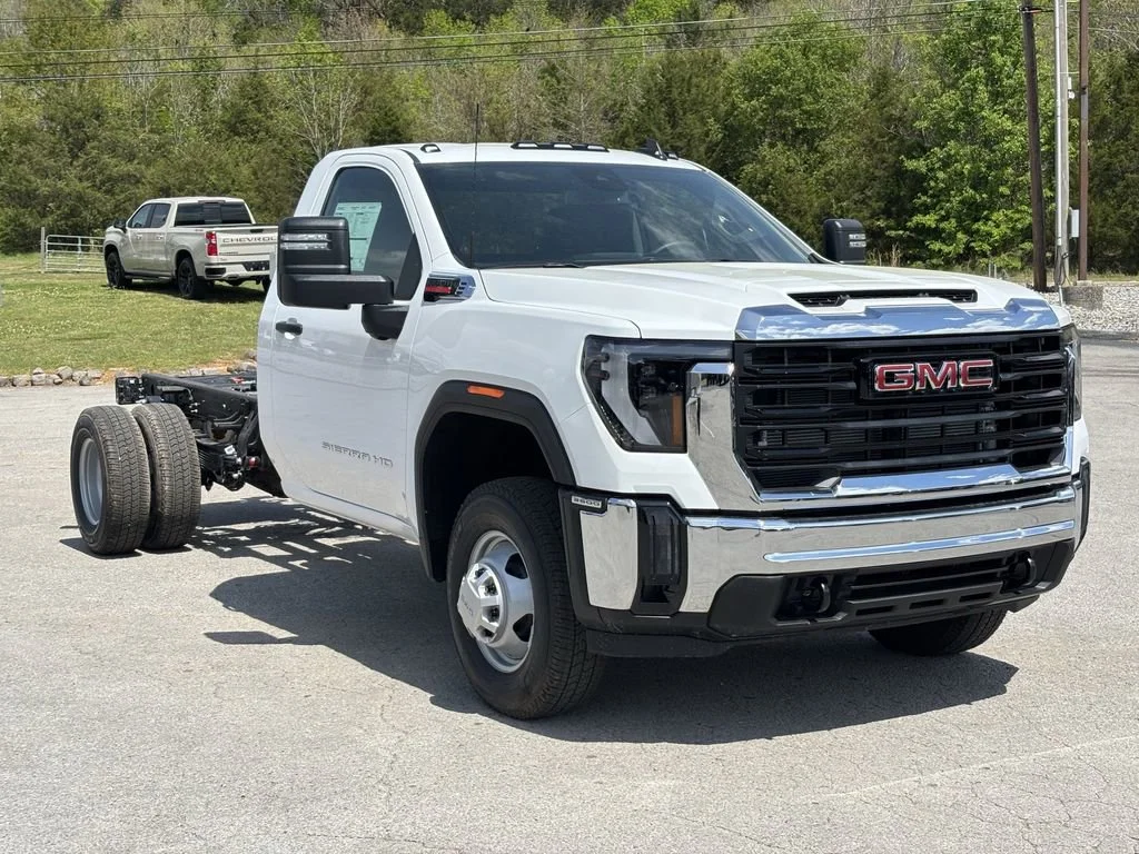 New 2026 Summit White GMC Pro image 4