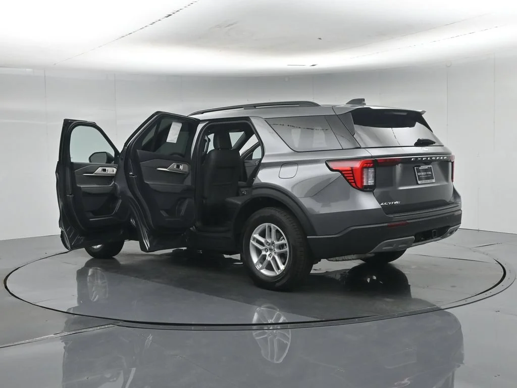 New 2027 Carbonized Gray Metallic Ford Active image 33