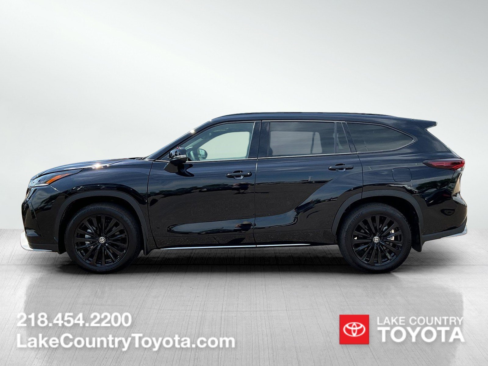 Used 2026 Toyota Highlander XSE with VIN 5TDKDRBH0TS605299 for sale in Brainerd, Minnesota