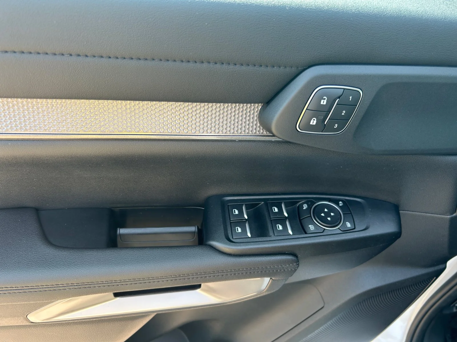 New 2026 Oxford White Ford Lariat image 17