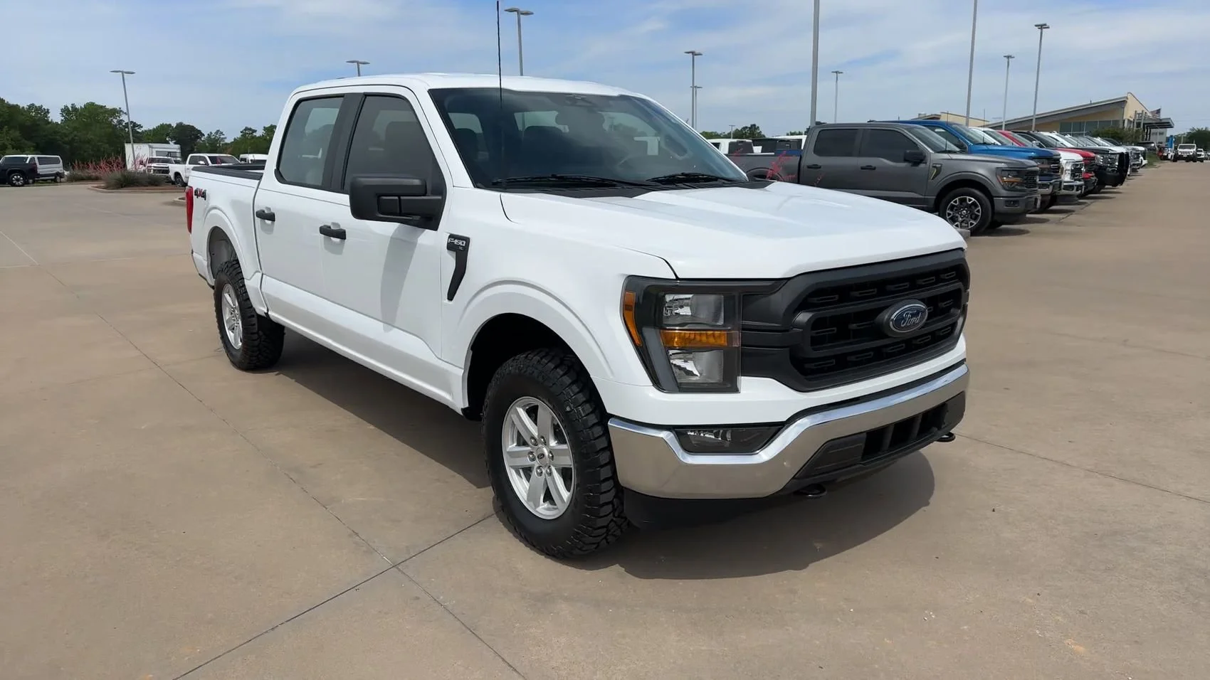 Used 2023 Oxford White Ford XL image 3
