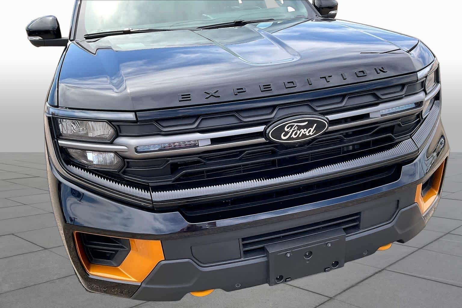 Used 2025 Agate Black Metallic Ford Tremor image 29