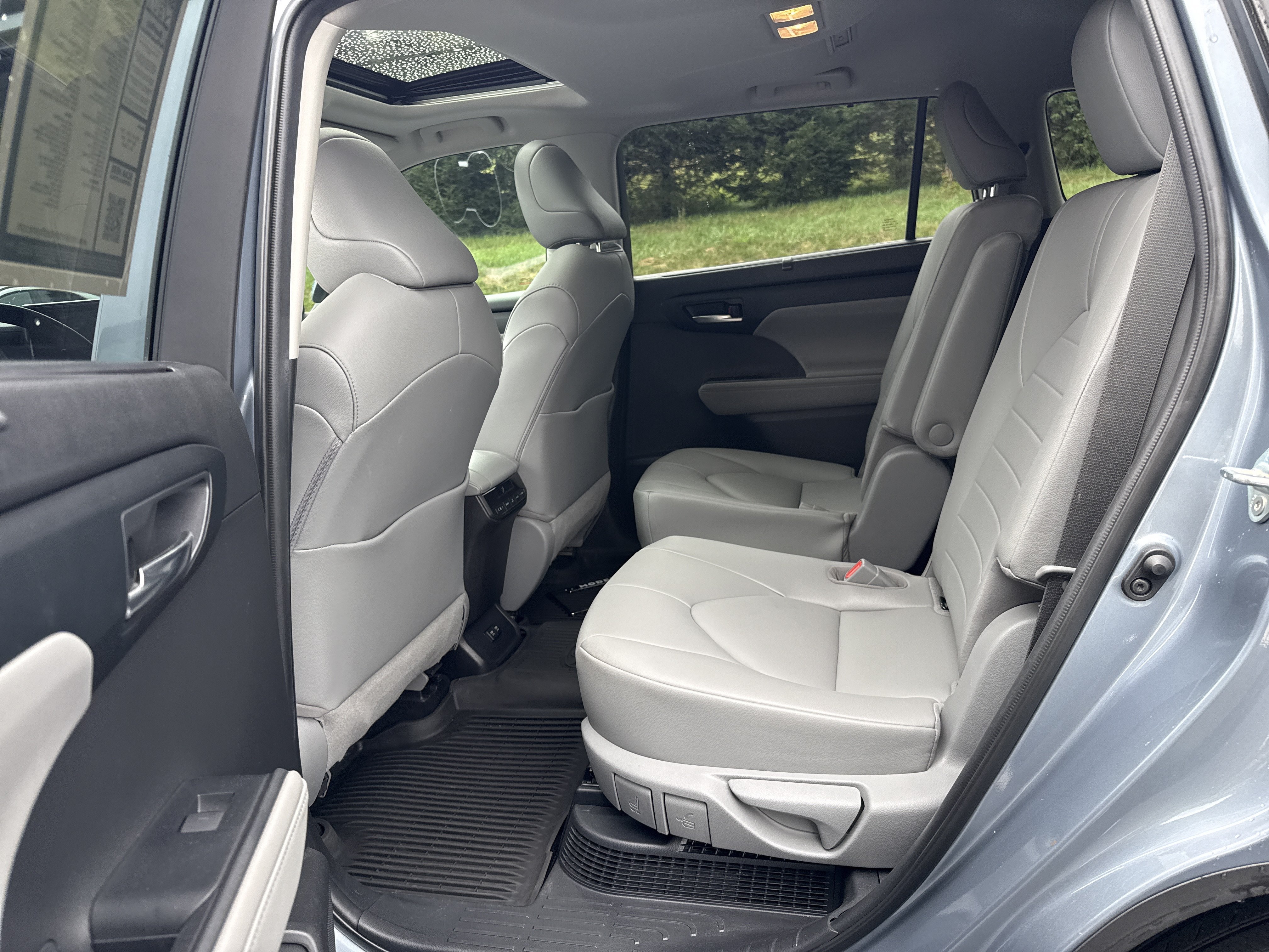 Used 2020 Moon Dust Toyota Hybrid XLE image 12