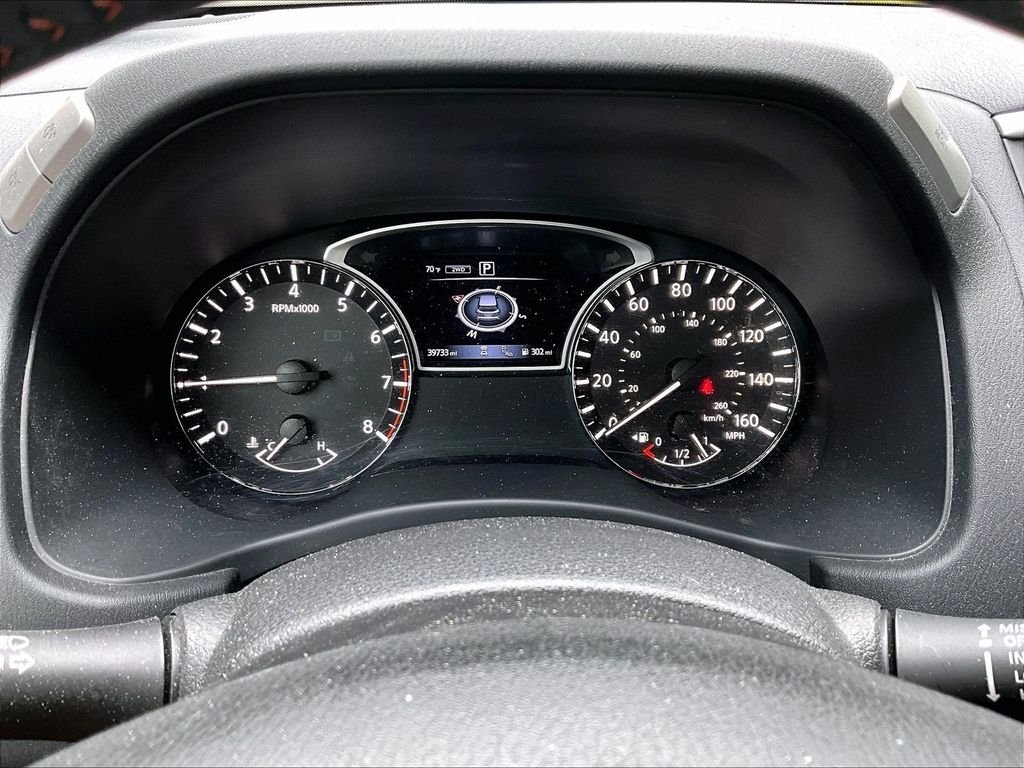 Used 2020 Gray Nissan SL image 8